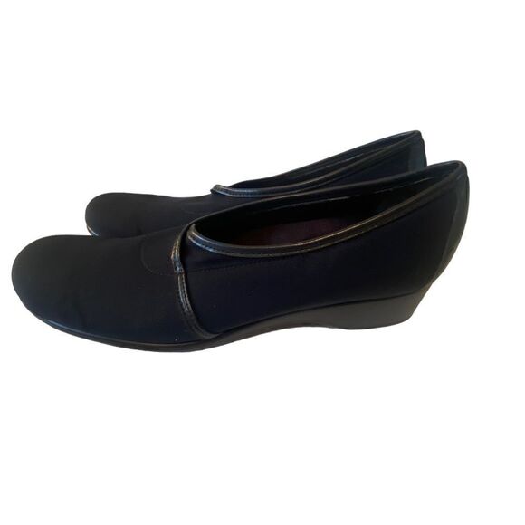 Navy Blue Canvas Shock Absorbing Slip Ons. Clean, Classic Style in ladies 9.5N - Picture 4 of 7